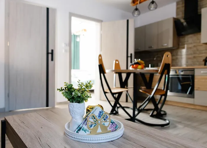 W Zaciszu * Kamienica Krolewska